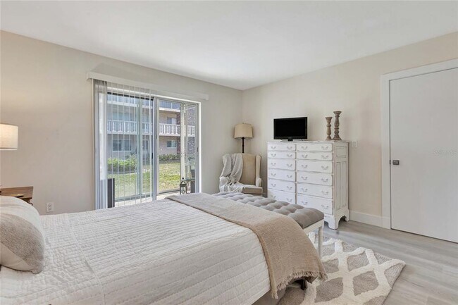 Building Photo - 3755 S School Ave