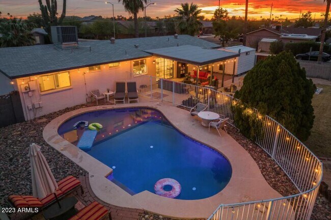 Building Photo - 1648 W Grovers Ave