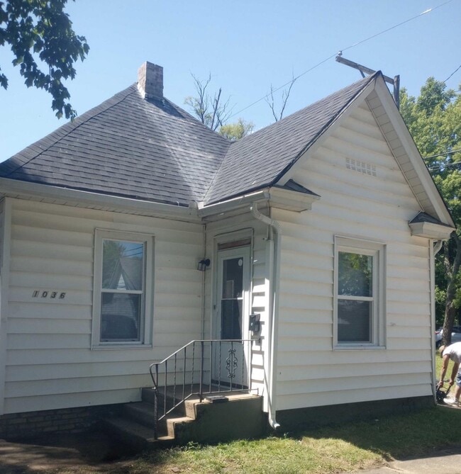 Building Photo - 1036 Van Buren St