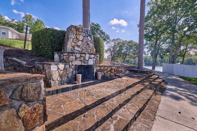 Building Photo - 98 Topsail Ct