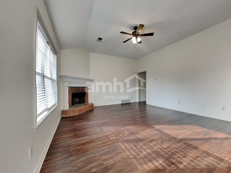 Building Photo - 4920 Misty River Rd