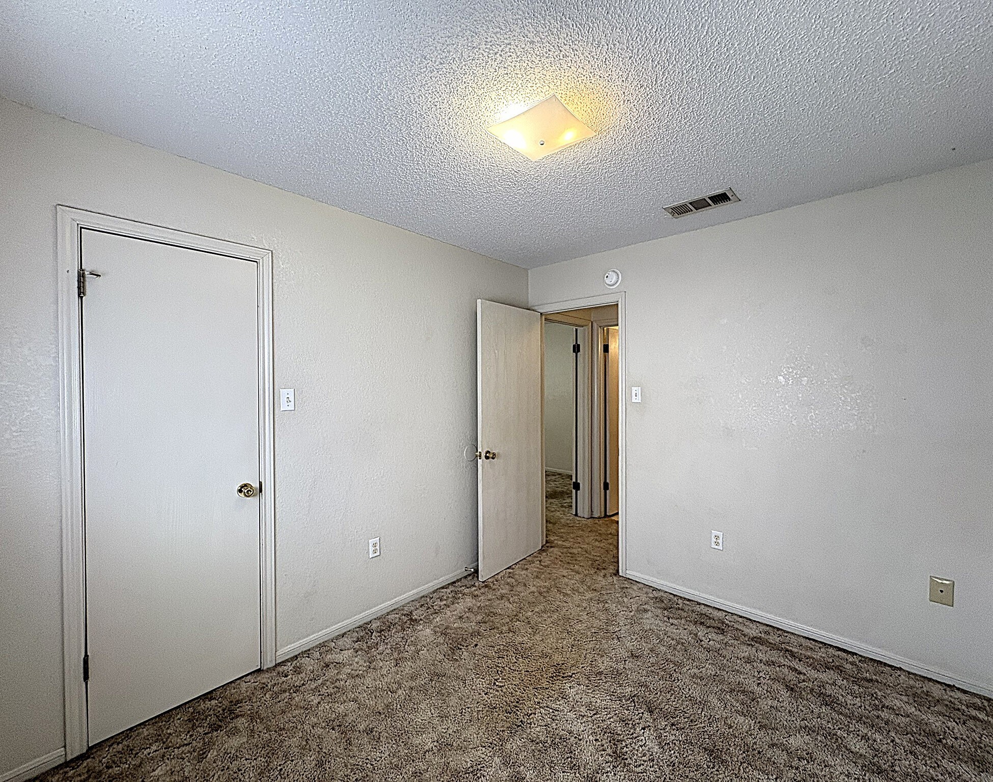 Building Photo - 403 W Avenue D