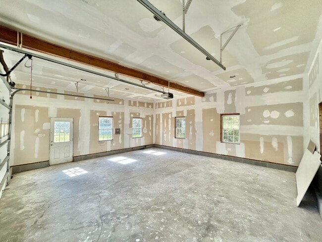 Building Photo - 9089 Pine Hill Rd