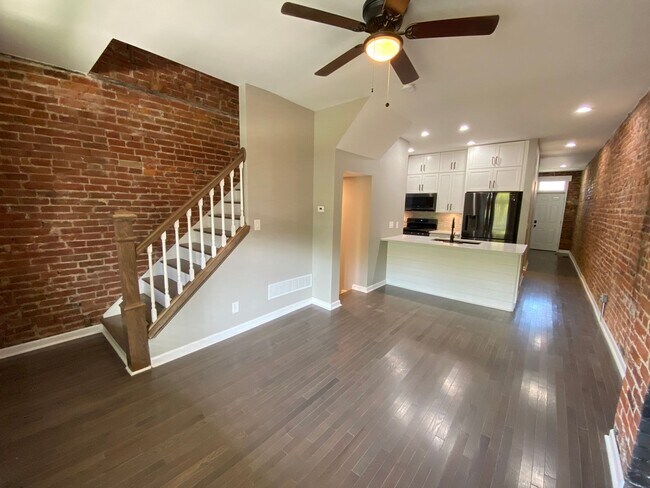 Building Photo - E 11th Ave 162-164 MLR