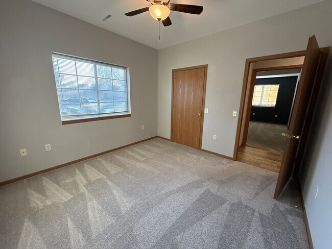 Building Photo - Large 2 Bedroom, 2 Bath apartment with 2 car garage