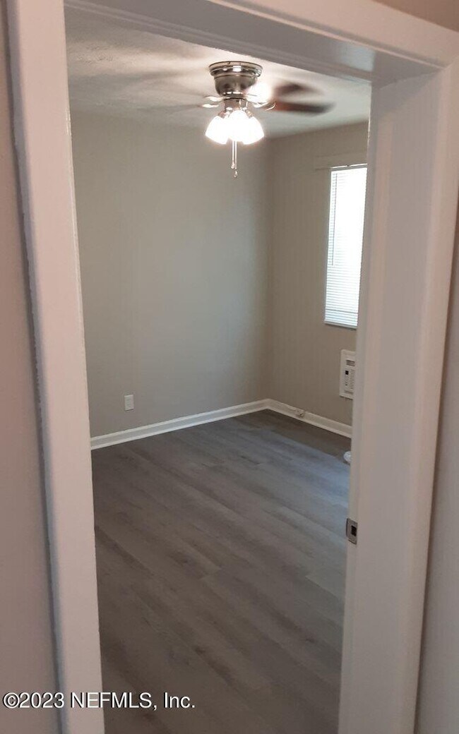 Building Photo - 924 Arco Dr