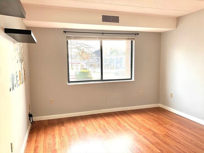 Building Photo - 8 Nahant Pl