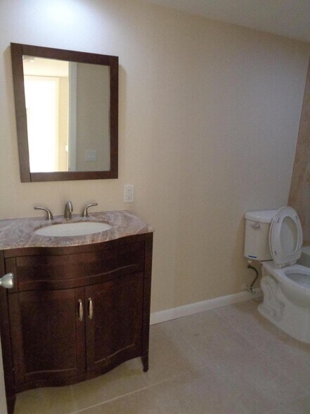 Building Photo - 505 5th Way