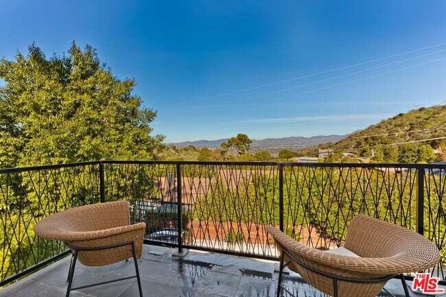 Building Photo - 3350 Coy Dr