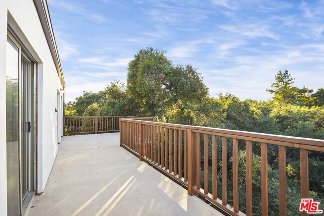 Building Photo - 373 Loftyhill Dr