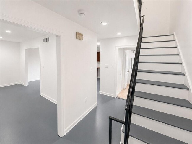 Building Photo - 7702 Belcrest Pl