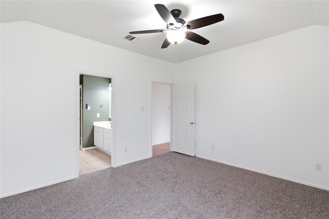 Building Photo - 120 Mule Deer Ct