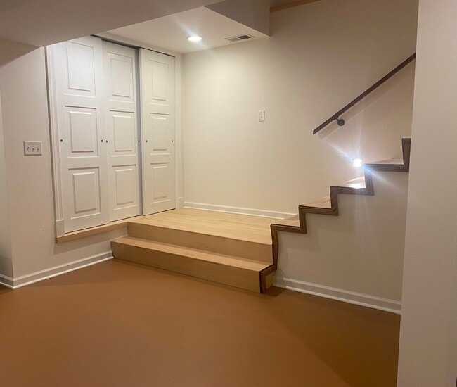 Building Photo - 2441 N Mozart St