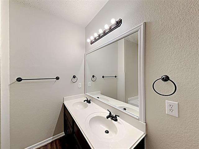 Building Photo - 2006 Brook Meadow Dr