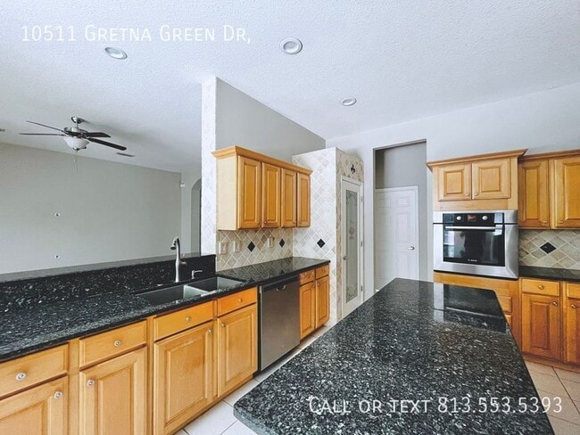 Building Photo - 10511 Gretna Grn Dr