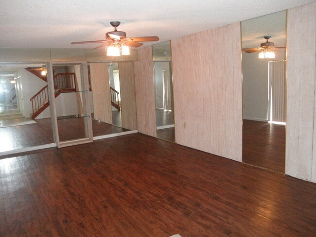 Building Photo - Village of Sandalwood Lakes