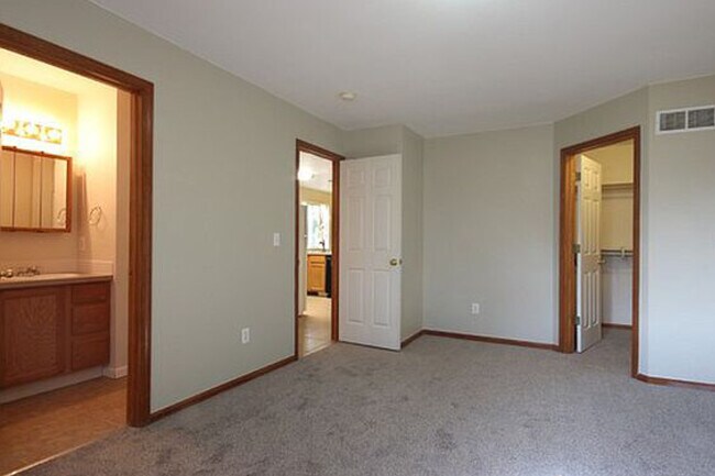 Building Photo - 730 Ponderosa Dr