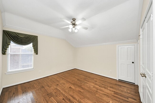 Building Photo - 2218 Longspur Ln