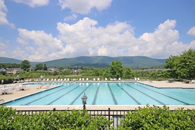 Building Photo - Dog-Friendly Old Trail Townhome in Crozet