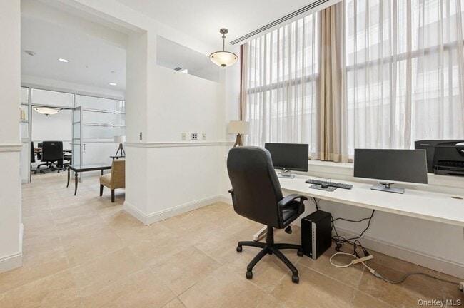 Building Photo - 1 Scarsdale Rd