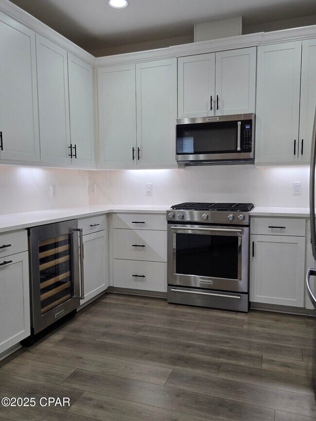 Building Photo - 8571 Island Breeze Ave