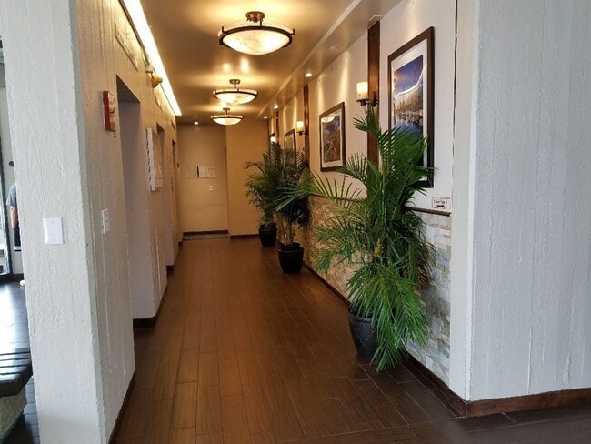 Building Photo - 340SHO