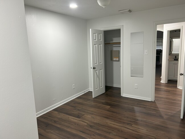 Building Photo - 3110 Keithwood Dr