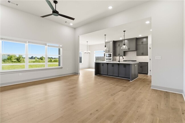 Building Photo - 970 Trestle Ln