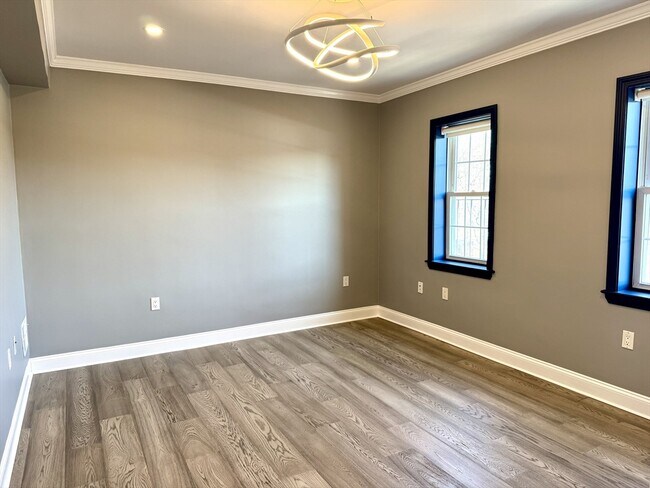 Building Photo - 27-29-29 Commonwealth Ave