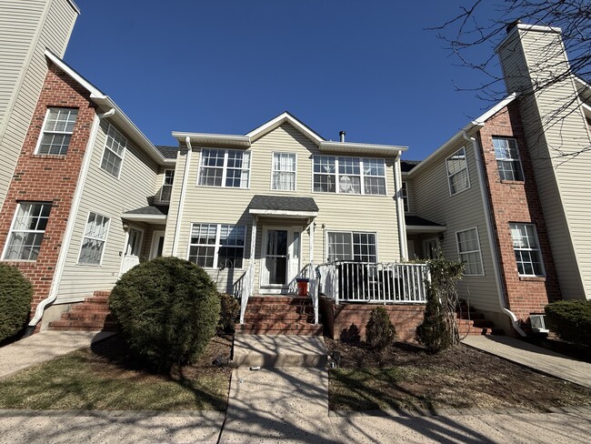 Building Photo - 334 Bowler Ct