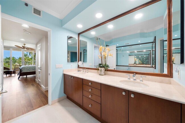 Building Photo - 791 Crandon Blvd