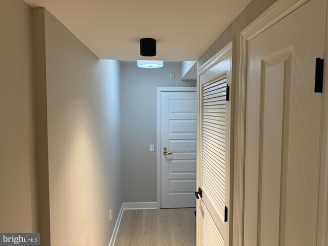 Building Photo - 616 E Street NW Unit 308