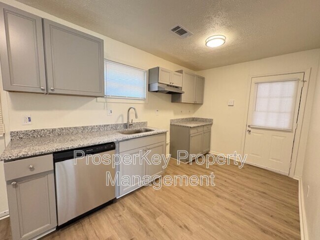 Building Photo - 5205 Cochran Ave