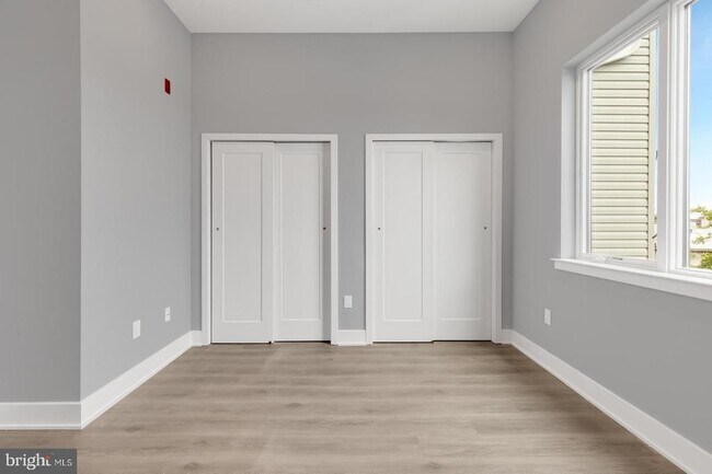 Building Photo - 2119 N Front St