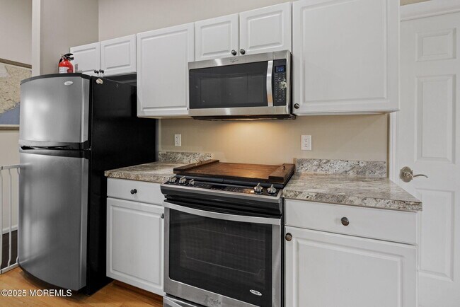 Building Photo - 148 Mizzen Ave