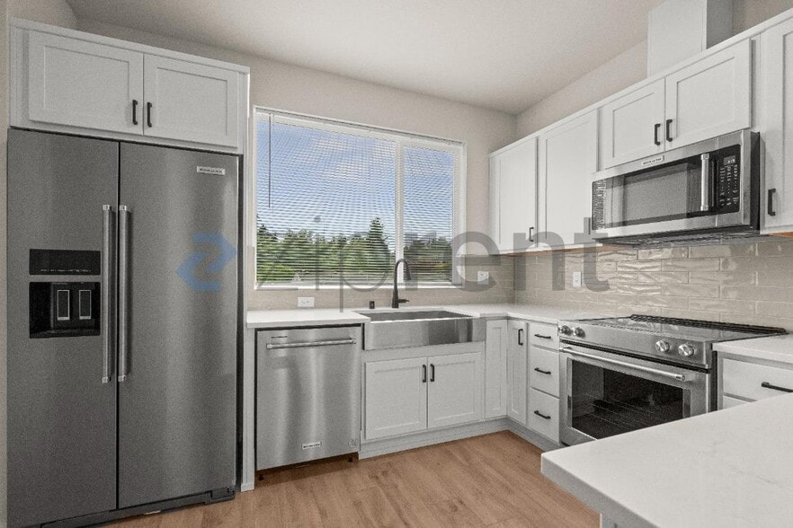 Building Photo - Unit H4