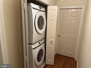 Building Photo - 27 Victory Ct