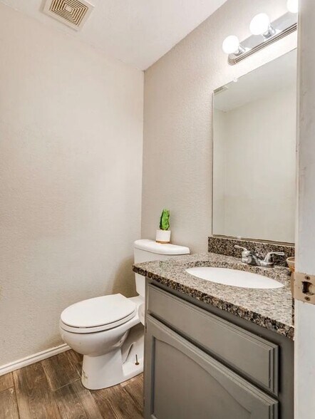 Building Photo - 7500 Chapin Rd