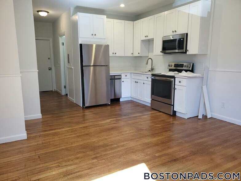 Building Photo - 499 Beacon St
