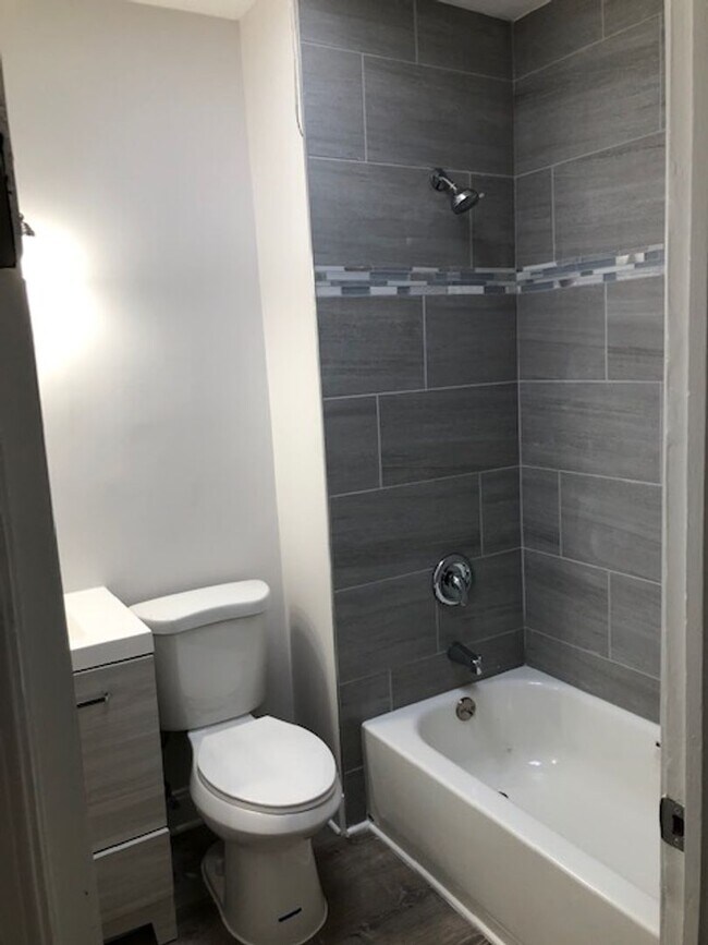 Building Photo - Beautiful and ready to move in 3 Bedroom, 1 Full Bath home just minutes from downtown!