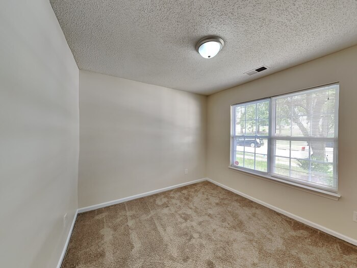 Building Photo - 2920 Westwinds Ct