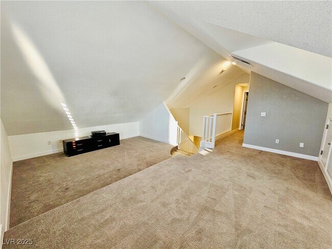 Building Photo - 777 Valley Rise Dr