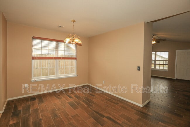 Building Photo - 1207 Tunbridge Dr