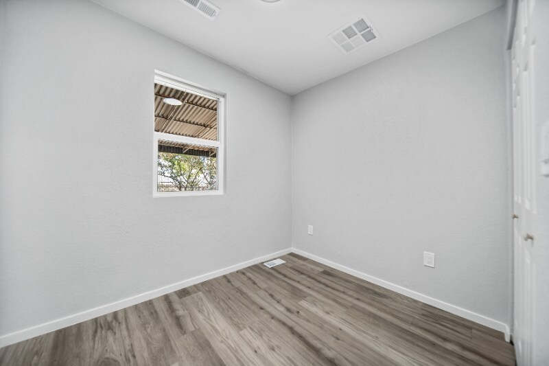 Building Photo - 1075 S Raleigh St
