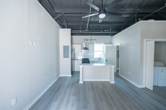 Building Photo - 2612 Castle St