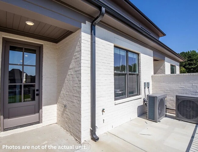 Building Photo - 2013 Rosemary St