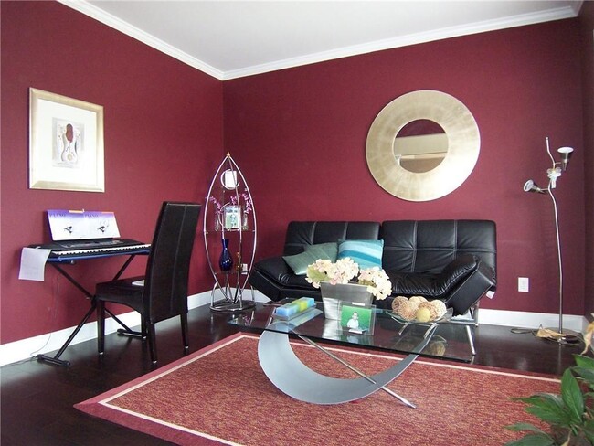 Building Photo - 1310 Montcliff Dr