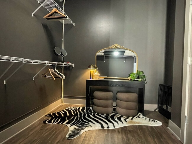 Building Photo - 2200 State St