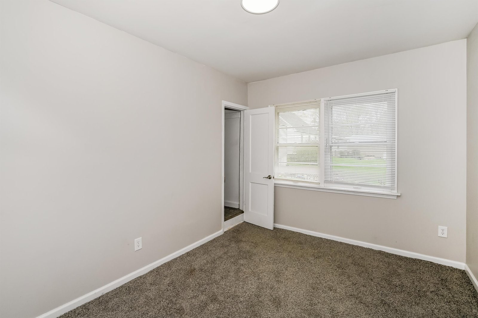 Building Photo - 305 Morton St