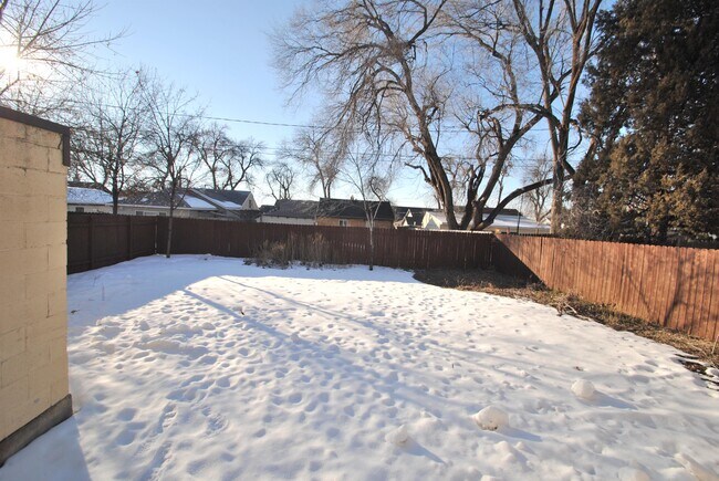 Building Photo - 1041 Bonneville Ave